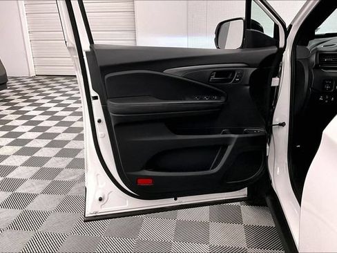 Used 2025 Honda Passport EX-L image 21
