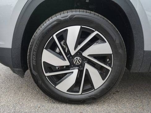 Used 2025 Volkswagen Atlas SE AWD/4WD image 11