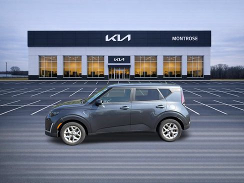 Used 2023 Kia Soul LX w/ LX Technology Package FWD image 9