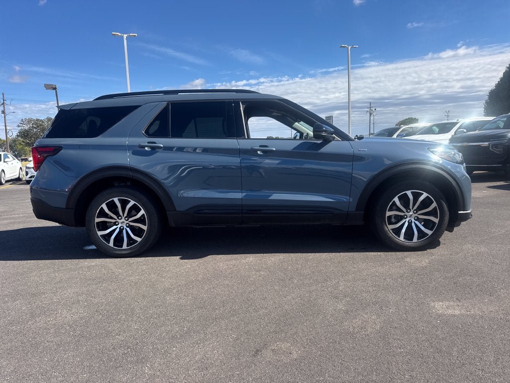 Used 2025 Ford Explorer ST-Line AWD/4WD image 9