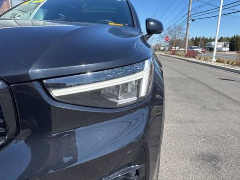 Certified 2025 Volvo XC40 B5 Plus image 8