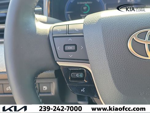 Used 2025 Toyota Camry XLE FWD image 25
