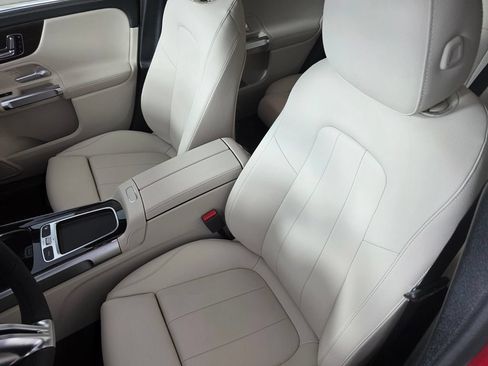 New 2026 Mercedes-Benz GLB 250 image 8
