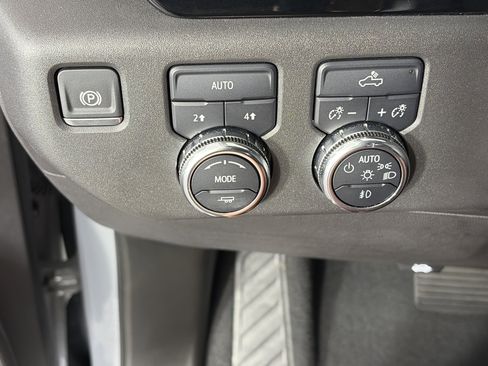 Certified 2024 GMC Sierra 1500 Elevation AWD/4WD image 9