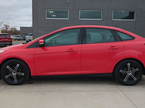 Used 2014 Ford Focus SE w/ SE Sport Package image 2