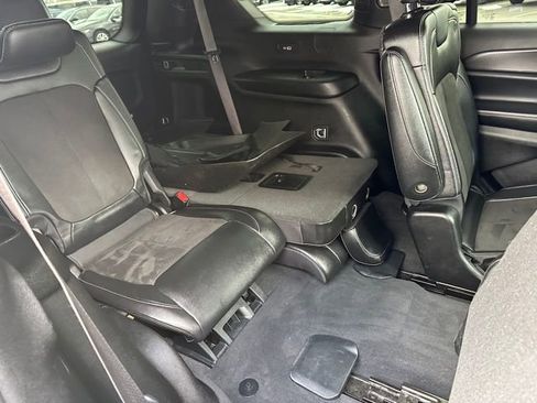 Used 2023 Jeep Grand Cherokee L Laredo image 12