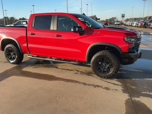 Used 2025 Chevrolet Silverado 1500 ZR2 image 9