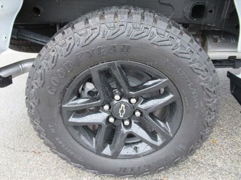 Used 2025 Chevrolet Silverado 1500 Custom Trail Boss image 27