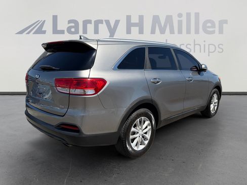 Used 2018 Kia Sorento FWD image 5