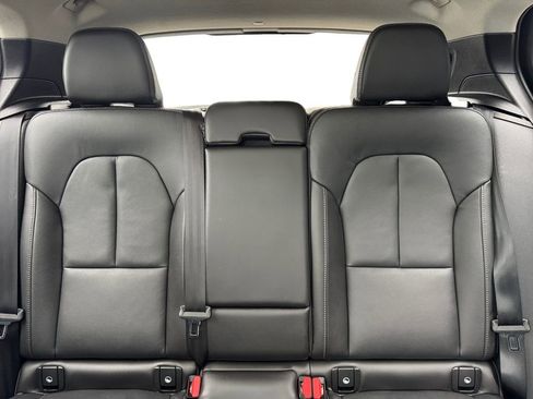 Used 2025 Volvo XC40 B5 Core AWD/4WD image 25