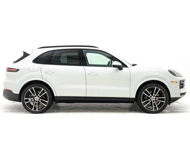 Certified 2026 Porsche Cayenne AWD/4WD image 32