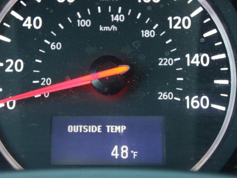 Used 2014 Nissan Quest S image 24