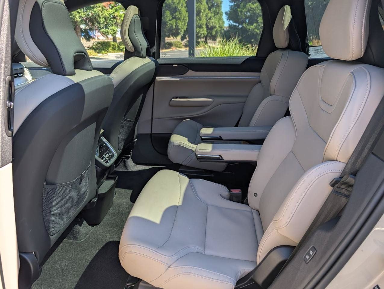 Used 2025 Volvo EX90 Ultra AWD/4WD image 11