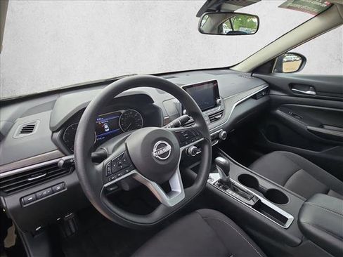 Used 2025 Nissan Altima 2.5 SV FWD image 10