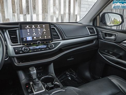 Used 2019 Toyota Highlander XLE AWD/4WD image 18