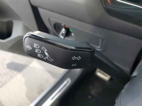 Used 2023 Volkswagen Tiguan SE R-Line image 28