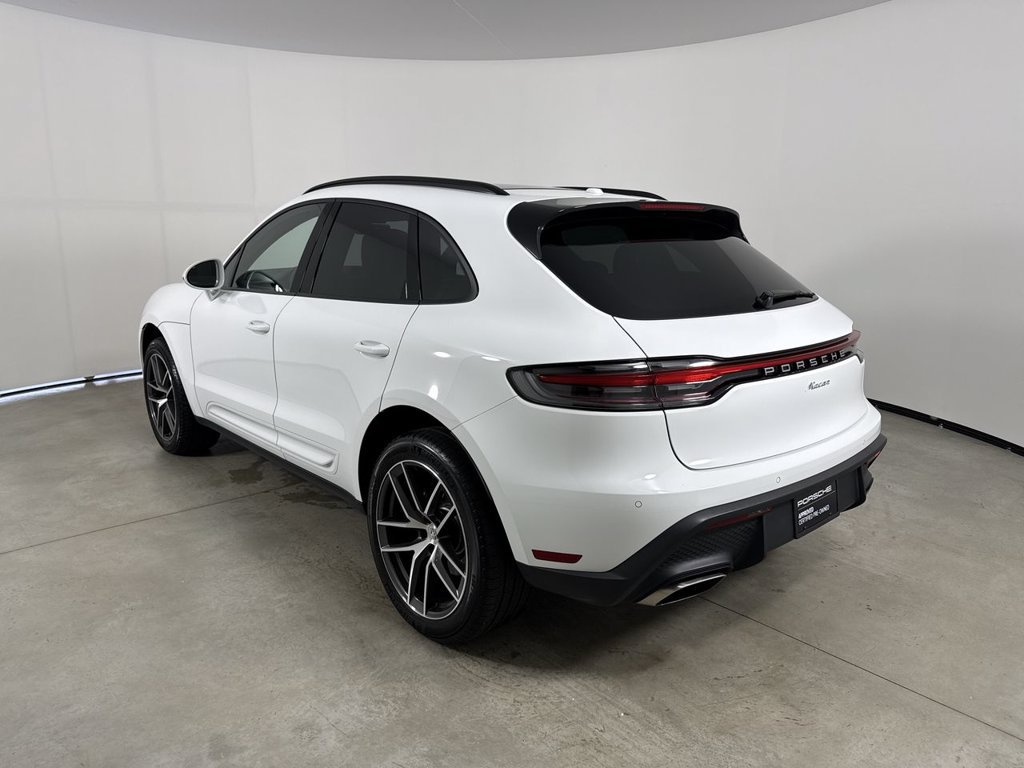 Certified 2025 Porsche Macan AWD/4WD image 3