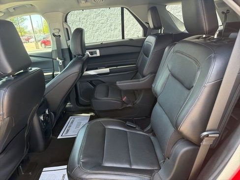 Used 2021 Ford Explorer Limited w/ Equipment Group 301A AWD/4WD image 14