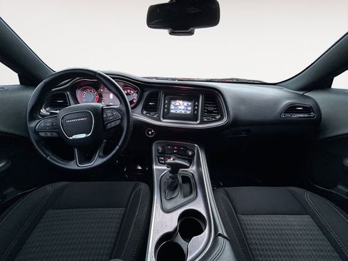 Used 2015 Dodge Challenger SXT image 13