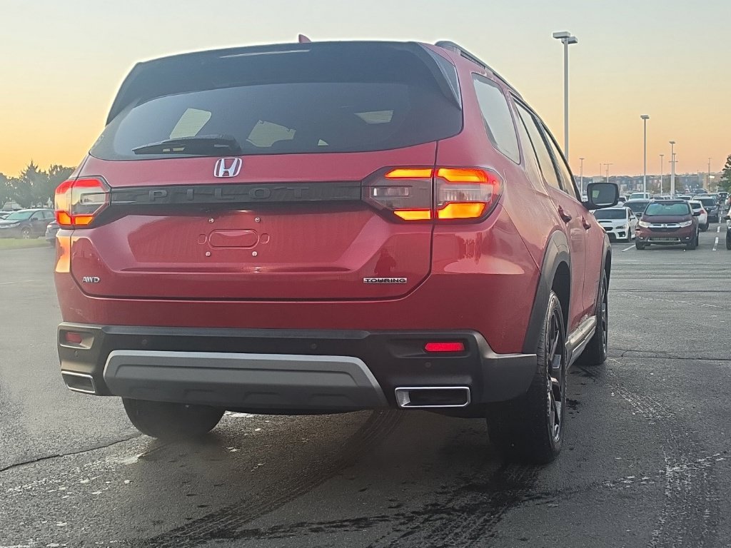 Used 2025 Honda Pilot Touring image 9