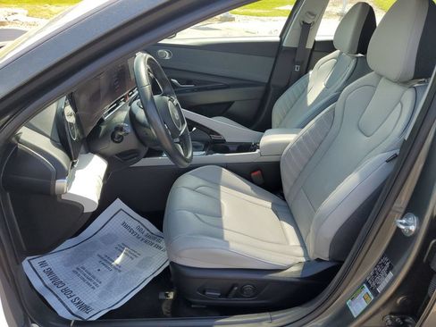 Used 2024 Hyundai Elantra Limited FWD image 13