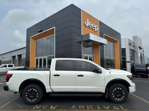 Used 2021 Nissan Titan PRO-4X w/ Pro-4x Convenience Package AWD/4WD image 1
