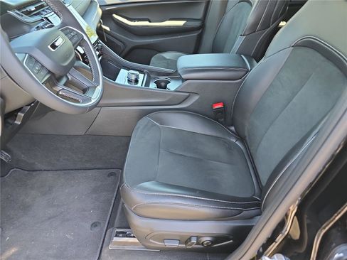 New 2025 Jeep Grand Cherokee Altitude AWD/4WD image 22