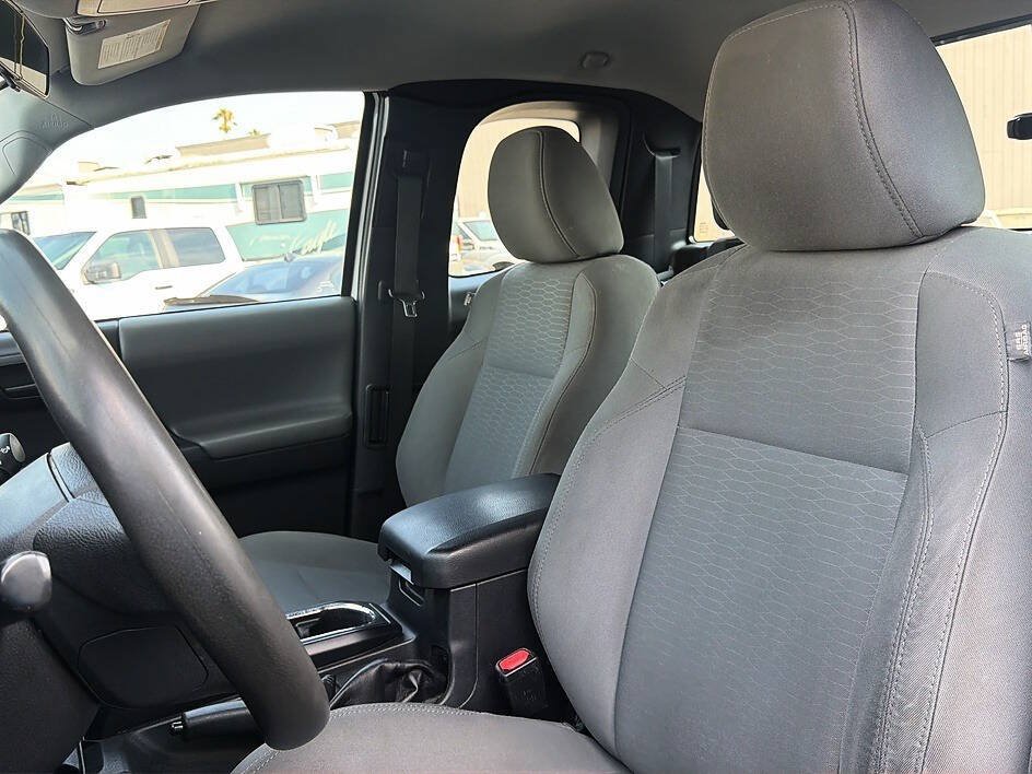 Used 2018 Toyota Tacoma SR w/ SR Convenience Package RWD image 5