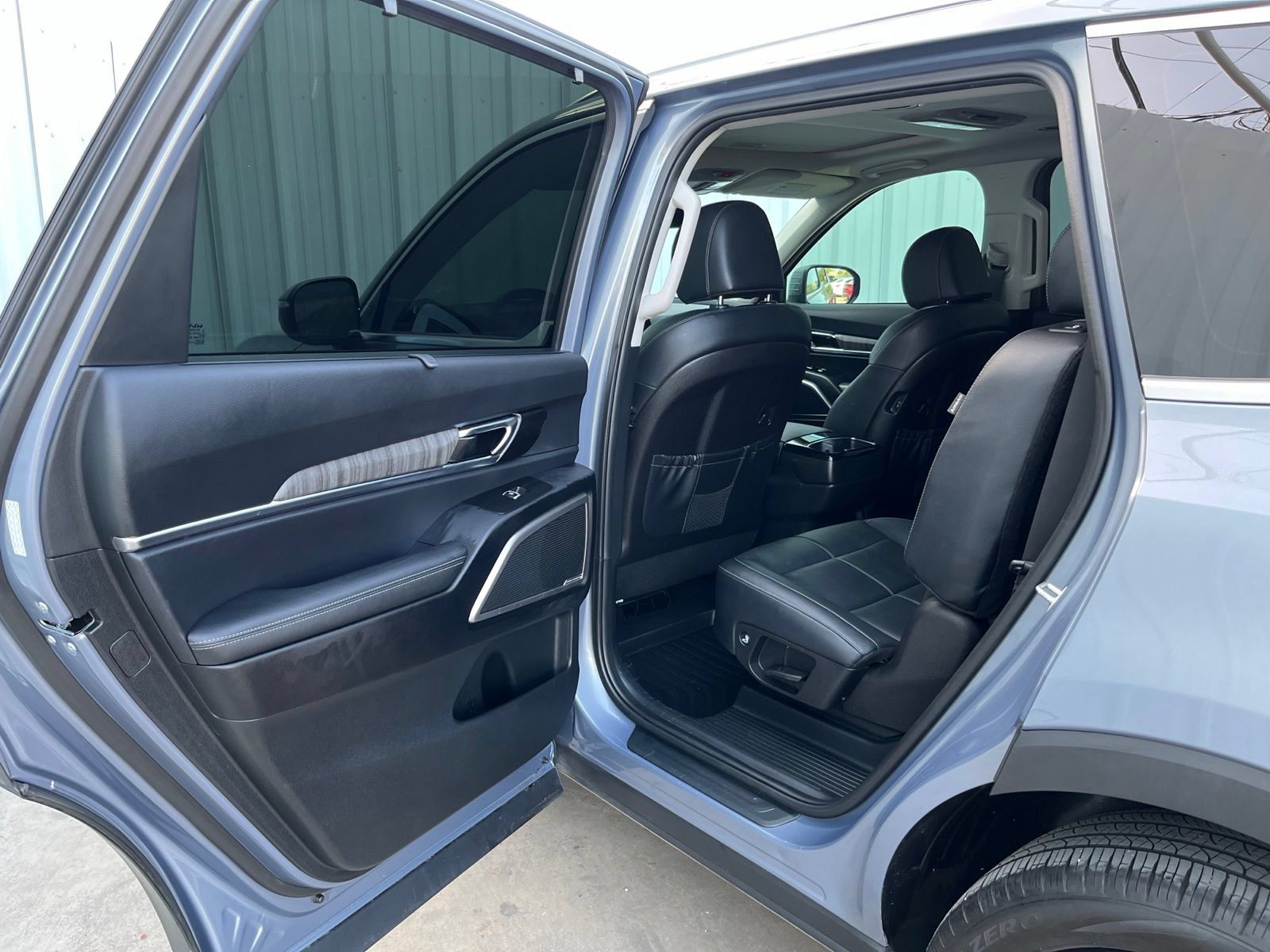 Used 2024 Kia Telluride EX w/ EX Captain's Chair Package AWD/4WD image 12