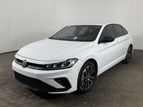 Used 2025 Volkswagen Jetta Sport FWD image 3