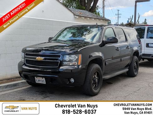 Used 2014 Chevrolet Suburban LT image 1