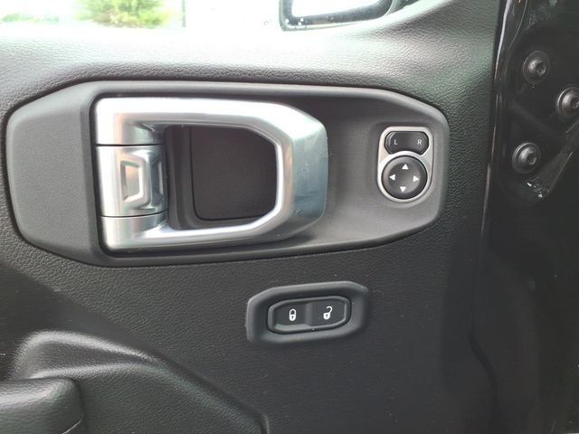 Used 2025 Jeep Gladiator Sport AWD/4WD image 17
