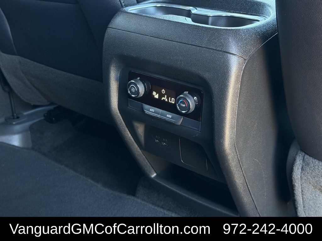 Used 2025 Chevrolet Traverse LT FWD image 31