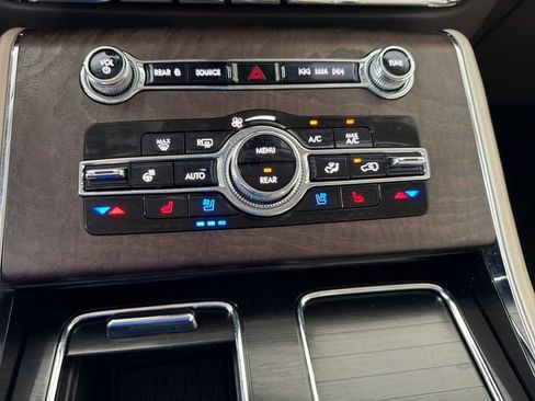 Used 2021 Lincoln Aviator Reserve w/ Equipment Group 201A AWD/4WD image 37