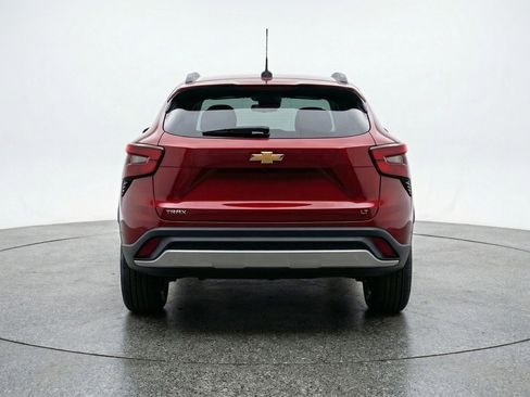 Used 2025 Chevrolet Trax LT FWD image 7