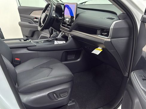 New 2026 Toyota Grand Highlander Platinum image 19
