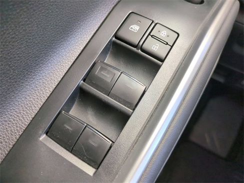 Used 2022 Toyota Highlander XLE image 29