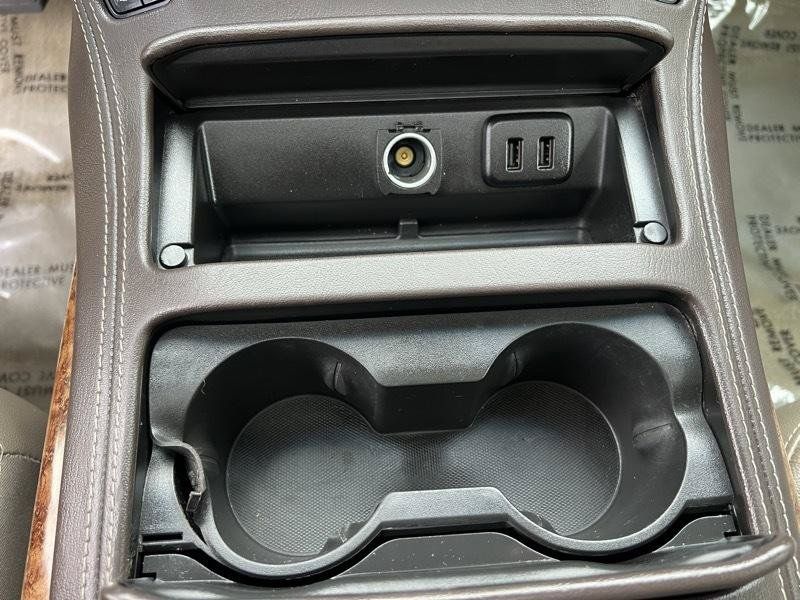 Used 2018 Chevrolet Suburban Premier AWD/4WD image 21