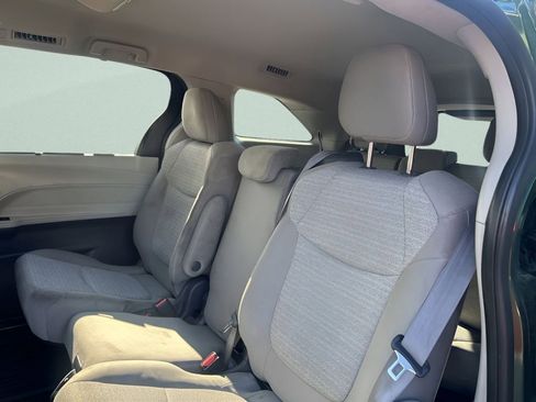 Used 2021 Toyota Sienna LE AWD/4WD image 20