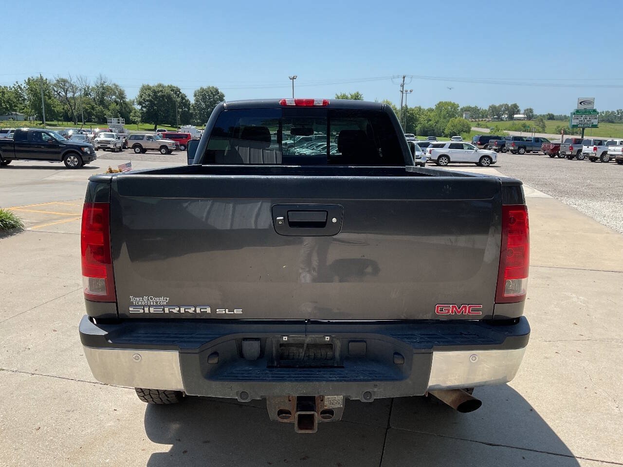 Used 2011 GMC Sierra 2500 SLE w/ SLE Preferred Package AWD/4WD image 8