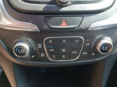 Used 2018 Chevrolet Equinox LT image 19