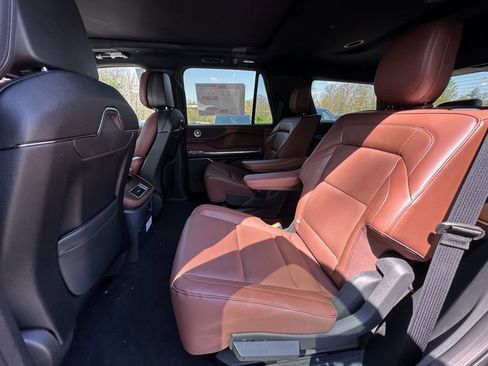 New 2026 Lincoln Navigator Reserve AWD/4WD image 18