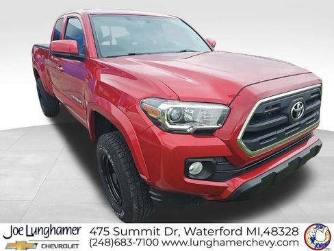 Used 2016 Toyota Tacoma SR5 AWD/4WD image 3