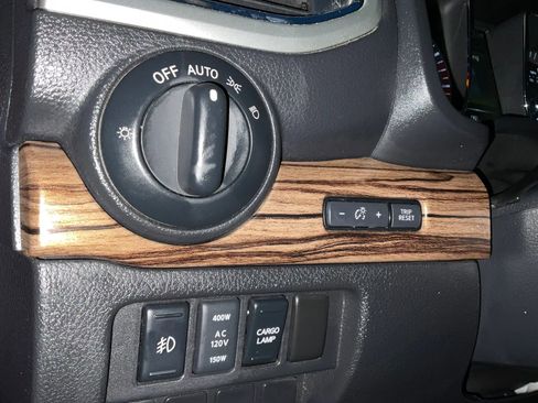 Used 2018 Nissan Titan SL w/ Chrome Package image 27