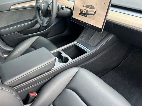 Used 2023 Tesla Model 3 Standard Range image 13