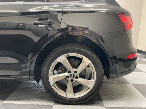 Used 2020 Audi Q5 2.0T Titanium Premium Plus w/ Premium Plus Package AWD/4WD image 12