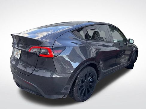 Used 2024 Tesla Model Y 2WD image 4