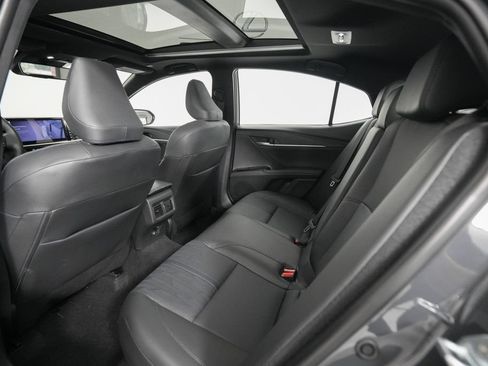 Used 2025 Toyota Camry XSE FWD image 13