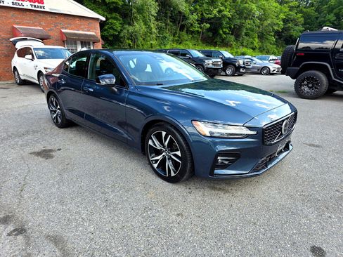 Used 2023 Volvo S60 B5 Core image 3