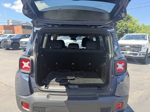 Used 2021 Jeep Renegade Latitude AWD/4WD image 7